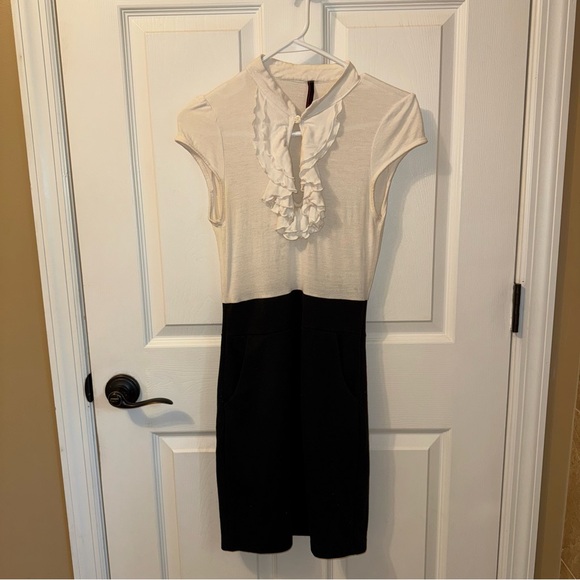 Cream and Black Y2K Sheath Dress with Ruffled Bib Collar Size Small with Pockets - Picture 3 of 7